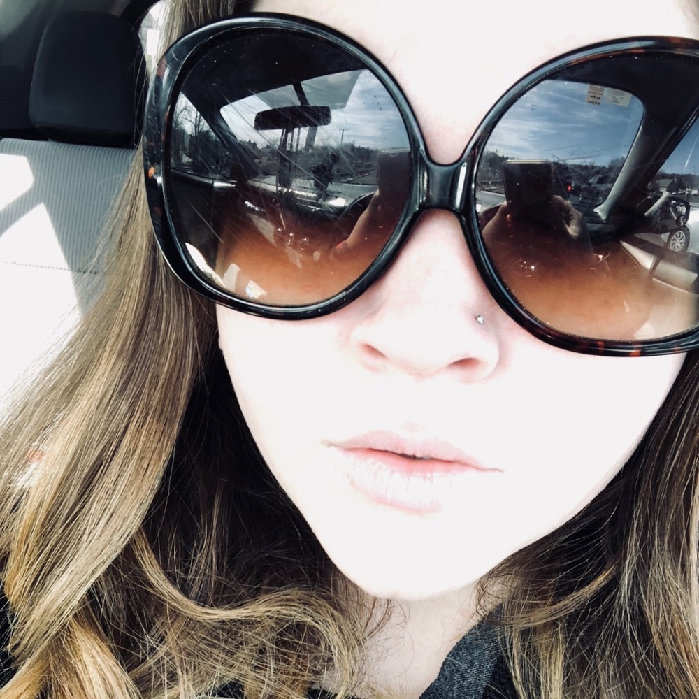 Meet your Posher, Roxann